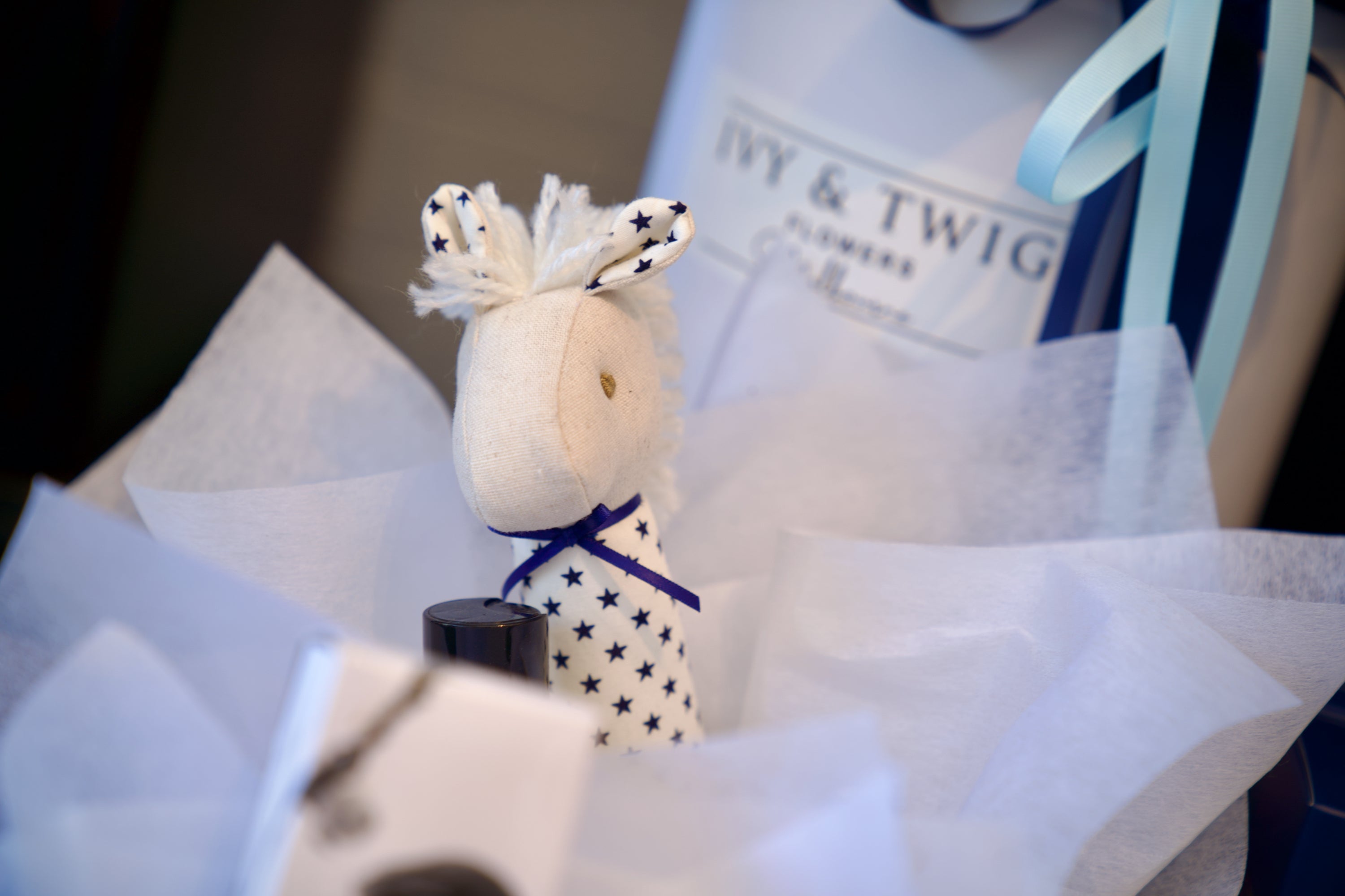 Alimrose Horse Squeaker White Navy Star - Ivy&TwigFlorist